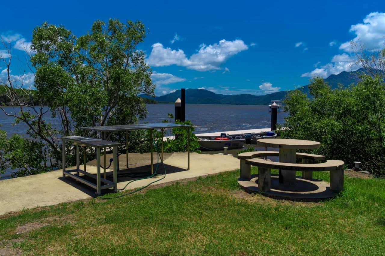 Lucinda Fishing Lodge Bagian luar foto
