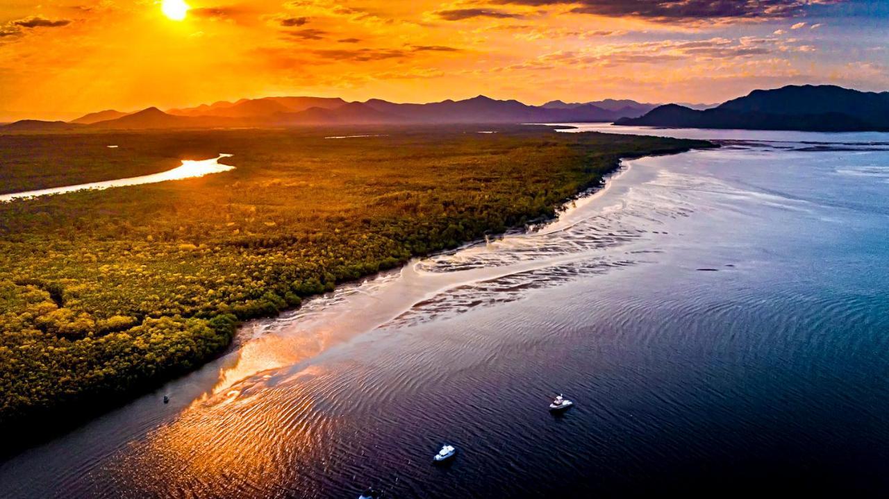 Lucinda Fishing Lodge Bagian luar foto